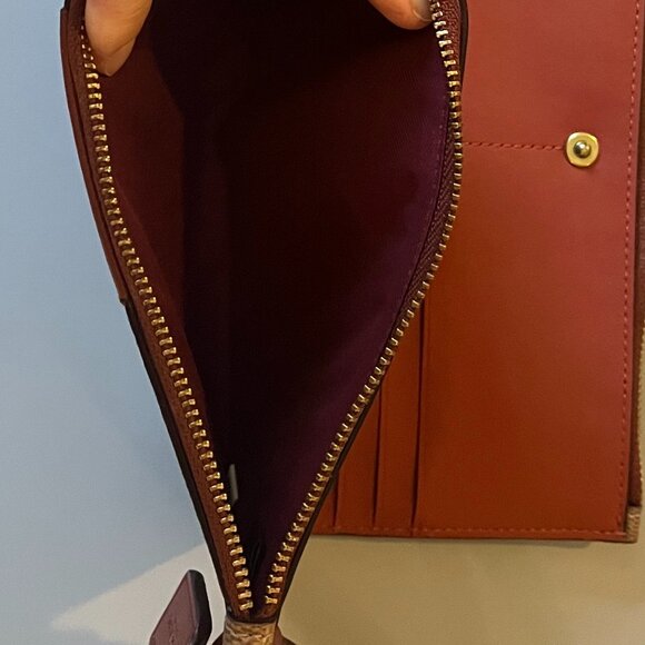 Coach Double Zip Wallet In Signature Canvas - Picture 9 of 10